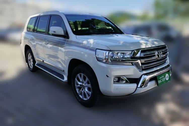 Used Toyota Land Cruiser 2015 4.0L V6 Middle East Limited Edition Front Right 45 Deg
