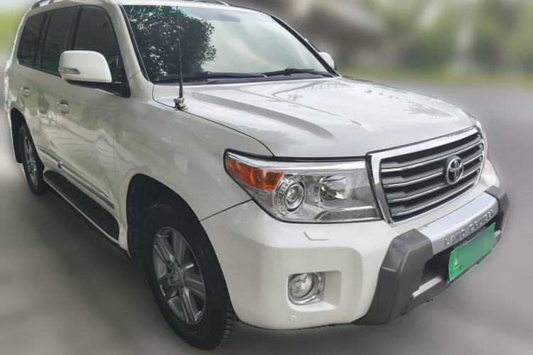 Used Toyota Land Cruiser 2015 4.0L V6 Middle East Limited Edition Front Right 45 Deg