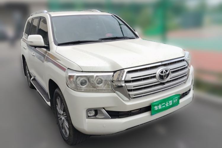 Used Toyota Land Cruiser 2015 4.0L V6 Middle East Low-Trim Version Front Right 45 Deg