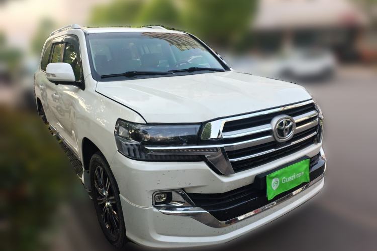 Used Toyota Land Cruiser 2015 4.0L V6 Middle East Low-Trim Version Front Right 45 Deg