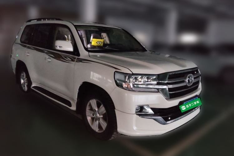 Used Toyota Land Cruiser 2015 4.0L V6 Middle East Low-Trim Version Front Right 45 Deg