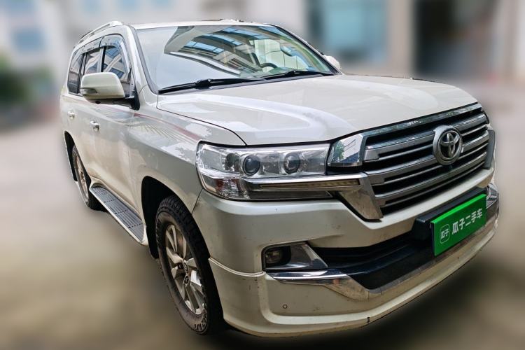 Used Toyota Land Cruiser 2015 4.0L V6 Middle East Low-Trim Version Front Right 45 Deg