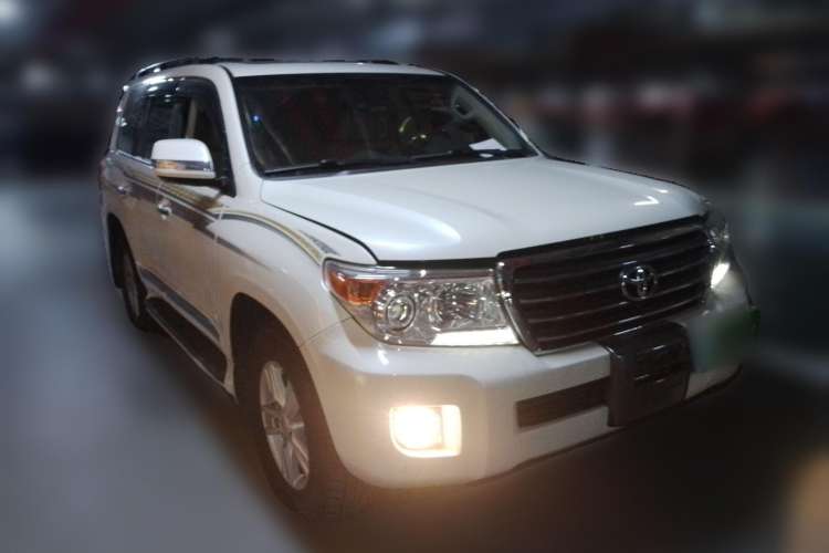 Used Toyota Land Cruiser 2015 4.0L V6 Middle East Limited Edition Front Right 45 Deg