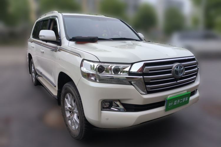 Used Toyota Land Cruiser 2015 4.0L V6 Middle East Low-Trim Version Front Right 45 Deg
