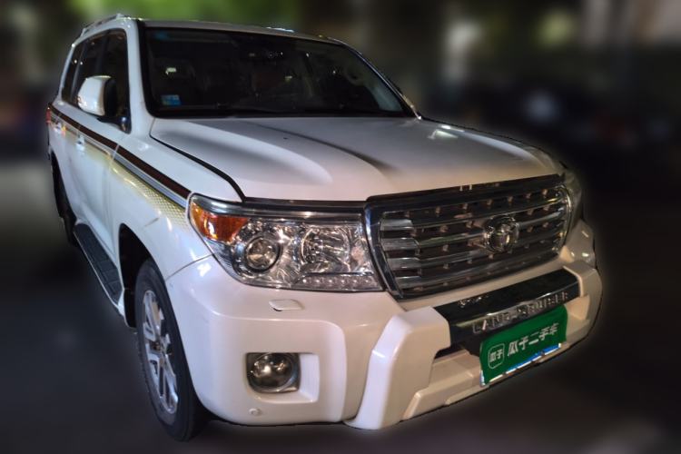 Used Toyota Land Cruiser 2015 4.0L V6 Middle East Low-Trim Version Front Right 45 Deg