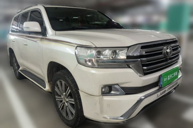 Used Toyota Land Cruiser 2015 4.0L V6 Middle East Low-Trim Version Front Right 45 Deg