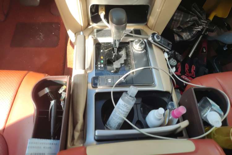 Used Toyota Land Cruiser 2015 4.6L V8 Middle East Limited Edition Gear Lever