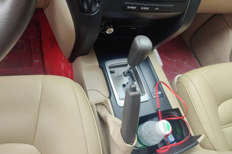 Used Toyota Land Cruiser 2015 4.0L 5-Seater Middle East Version Gear Lever