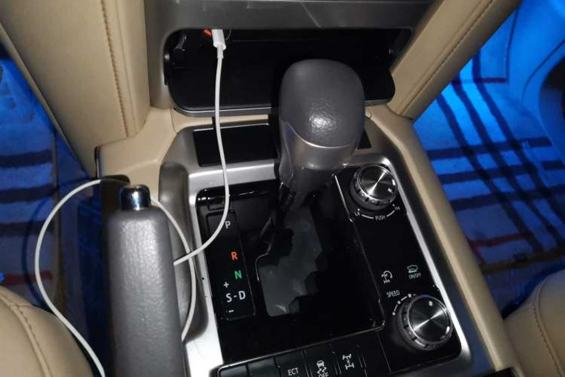 Used Toyota Land Cruiser 2015 4.0L V6 Middle East Limited Edition Gear Lever