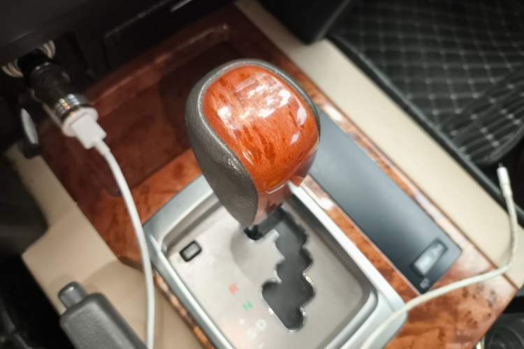 Used Toyota Land Cruiser 2015 4.0L V6 Middle East Low-Trim Version Gear Lever