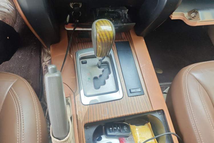 Used Toyota Land Cruiser 2015 4.0L 5-Seater Middle East Version Gear Lever