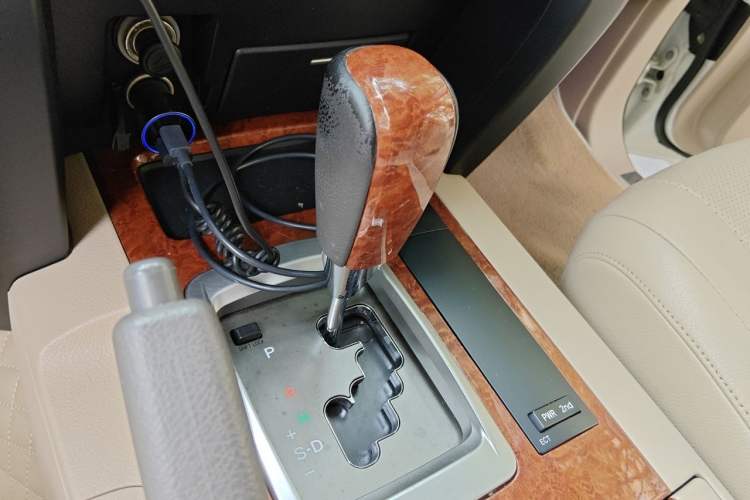 Used Toyota Land Cruiser 2015 4.0L V6 Middle East Limited Edition Gear Lever
