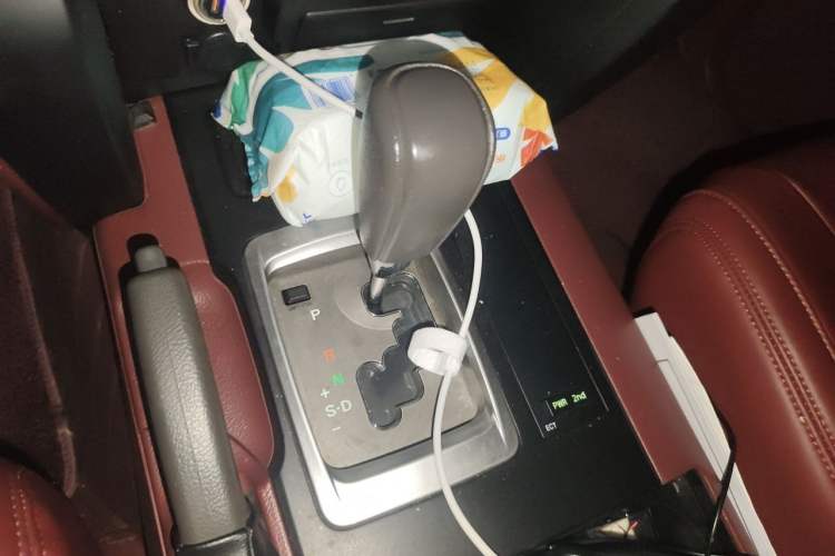 Used Toyota Land Cruiser 2015 4.0L 5-Seater Middle East Version Gear Lever