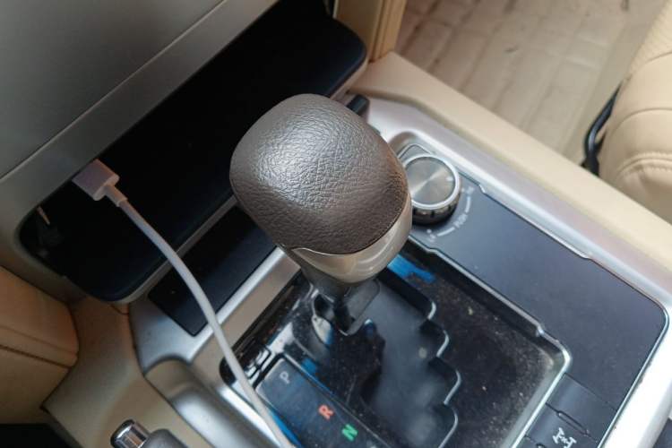 Used Toyota Land Cruiser 2015 4.0L V6 Middle East Limited Edition Gear Lever