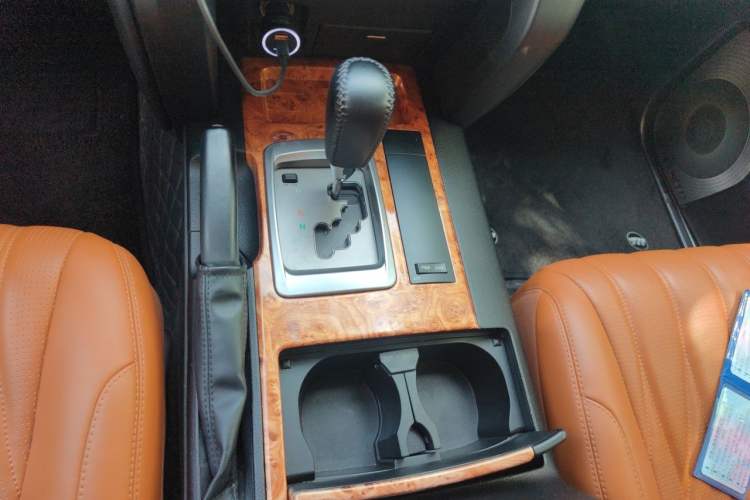 Used Toyota Land Cruiser 2015 4.0L 5-Seater Middle East Version Gear Lever