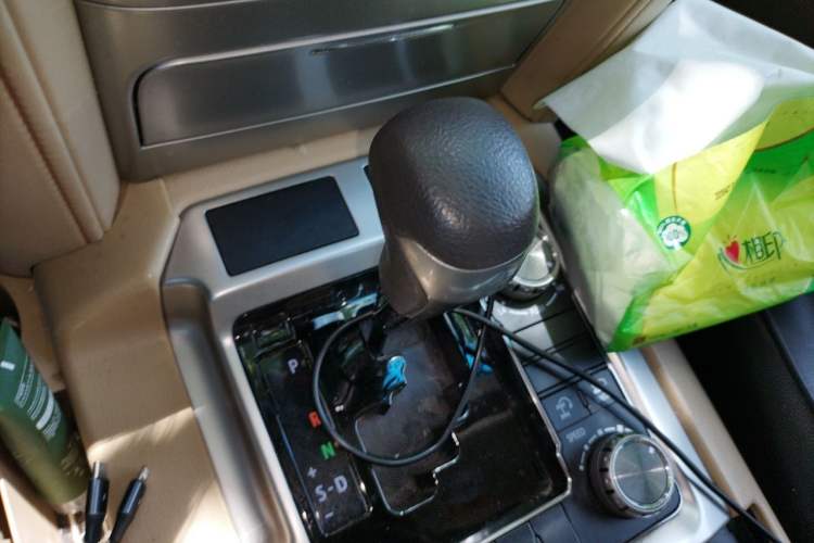Used Toyota Land Cruiser 2015 4.0L V6 Middle East Limited Edition Gear Lever