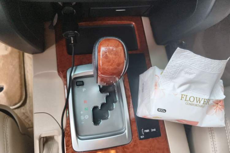 Used Toyota Land Cruiser 2015 4.0L V6 Middle East Limited Edition Gear Lever