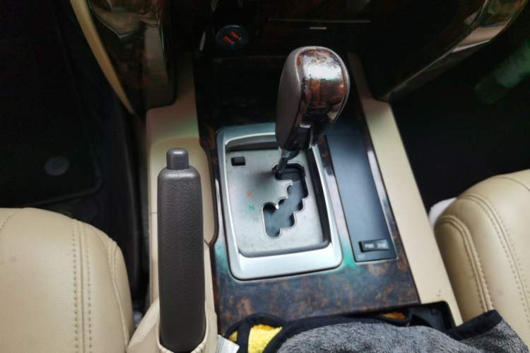 Used Toyota Land Cruiser 2015 4.0L V6 Middle East Low-Trim Version Gear Lever