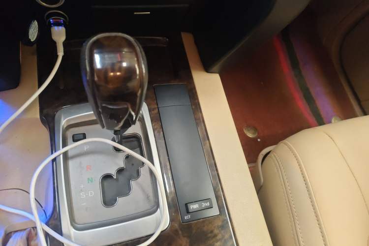 Used Toyota Land Cruiser 2015 4.0L 5-Seater Middle East Version Gear Lever