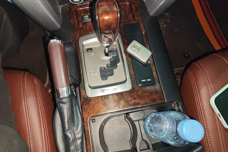 Used Toyota Land Cruiser 2015 4.0L V6 Middle East Low-Trim Version Gear Lever