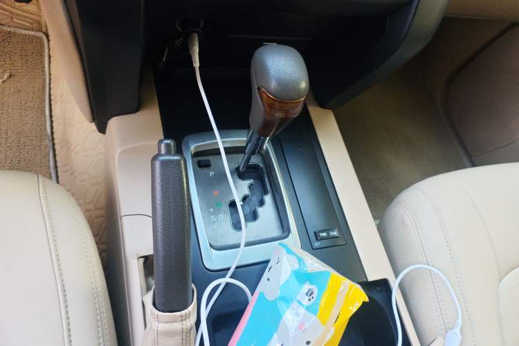 Used Toyota Land Cruiser 2015 4.0L V6 Middle East Low-Trim Version Gear Lever