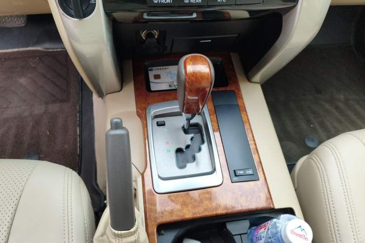 Used Toyota Land Cruiser 2015 4.0L V6 Middle East Limited Edition Gear Lever