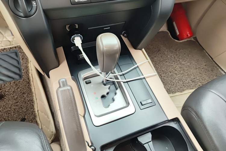 Used Toyota Land Cruiser 2015 4.0L 5-Seater Middle East Version Gear Lever