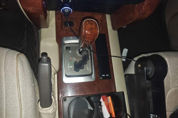 Used Toyota Land Cruiser 2015 4.0L 5-Seater Middle East Version Gear Lever