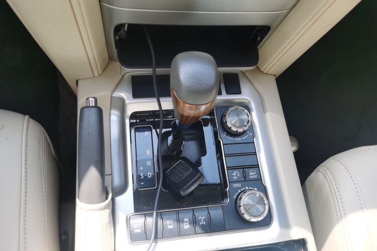 Used Toyota Land Cruiser 2015 4.0L V6 Middle East Low-Trim Version Gear Lever