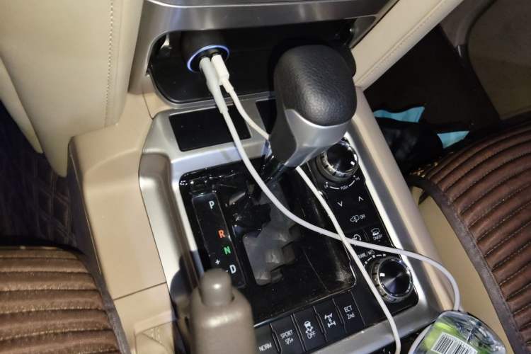 Used Toyota Land Cruiser 2015 4.0L V6 Middle East Low-Trim Version Gear Lever