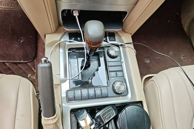 Used Toyota Land Cruiser 2015 4.0L V6 Middle East Low-Trim Version Gear Lever