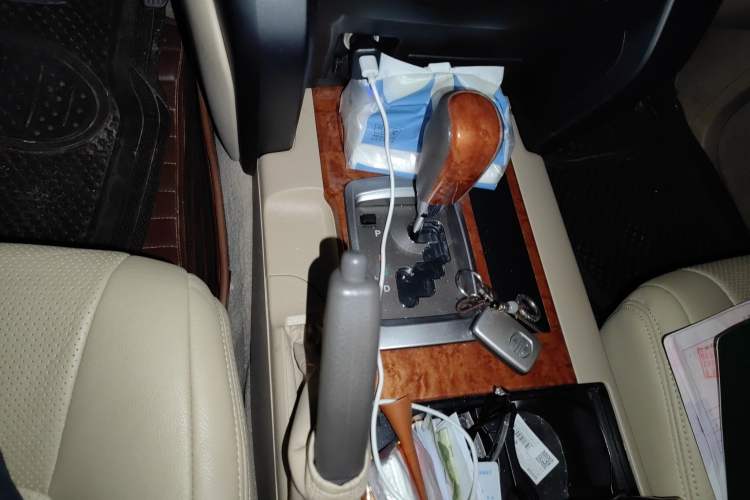 Used Toyota Land Cruiser 2015 4.0L 5-Seater Middle East Version Gear Lever
