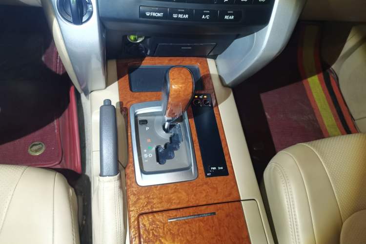 Used Toyota Land Cruiser 2015 4.6L V8 Middle East Limited Edition Gear Lever