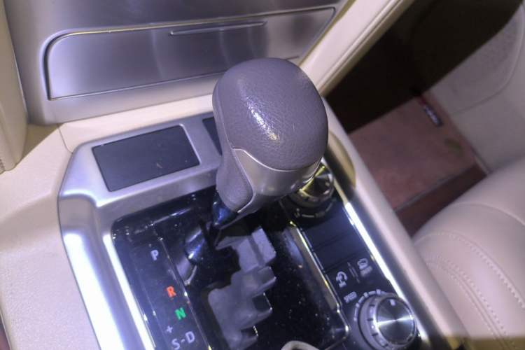 Used Toyota Land Cruiser 2015 4.0L V6 Middle East Low-Trim Version Gear Lever