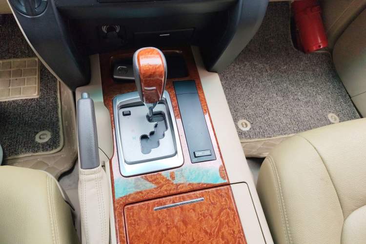 Used Toyota Land Cruiser 2015 4.0L V6 Middle East Low-Trim Version Gear Lever