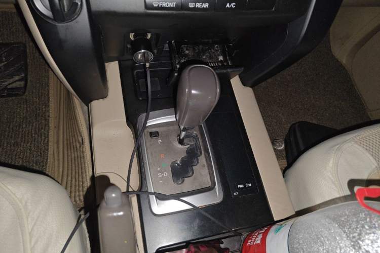 Used Toyota Land Cruiser 2015 4.0L V6 Middle East Low-Trim Version Gear Lever