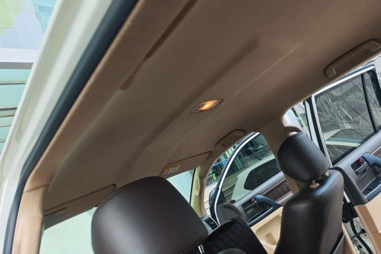 Used Toyota Land Cruiser 2015 4.0L V6 Middle East Low-Trim Version Headliner