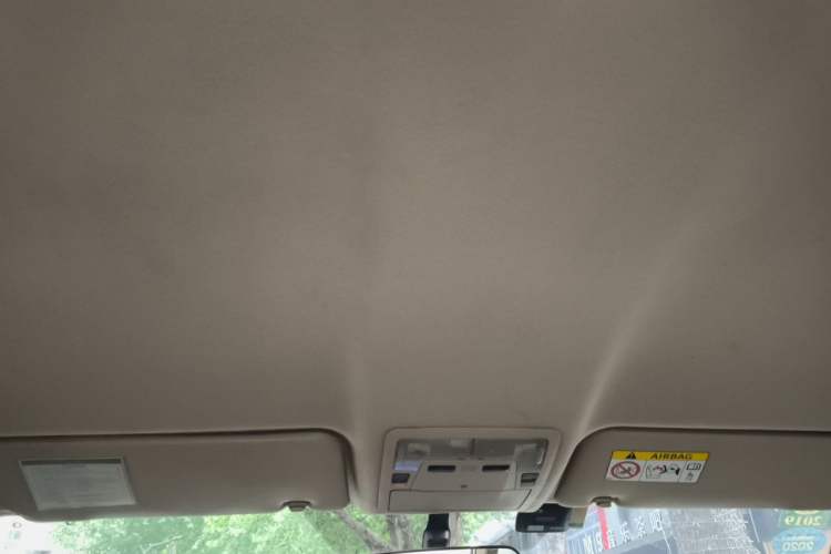 Used Toyota Land Cruiser 2015 4.0L V6 Middle East Low-Trim Version Headliner