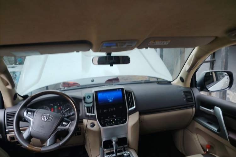 Used Toyota Land Cruiser 2015 4.0L V6 Middle East Low-Trim Version Headliner