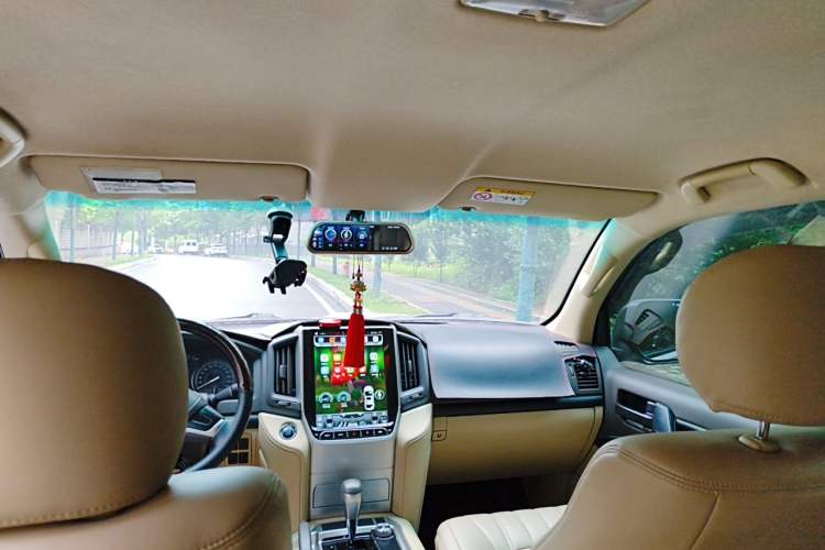 Used Toyota Land Cruiser 2015 4.0L V6 Middle East Limited Edition Headliner