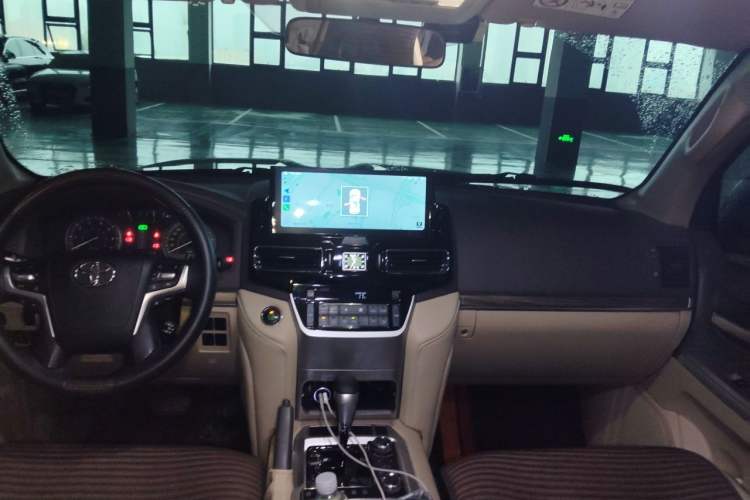 Used Toyota Land Cruiser 2015 4.0L V6 Middle East Low-Trim Version Headliner