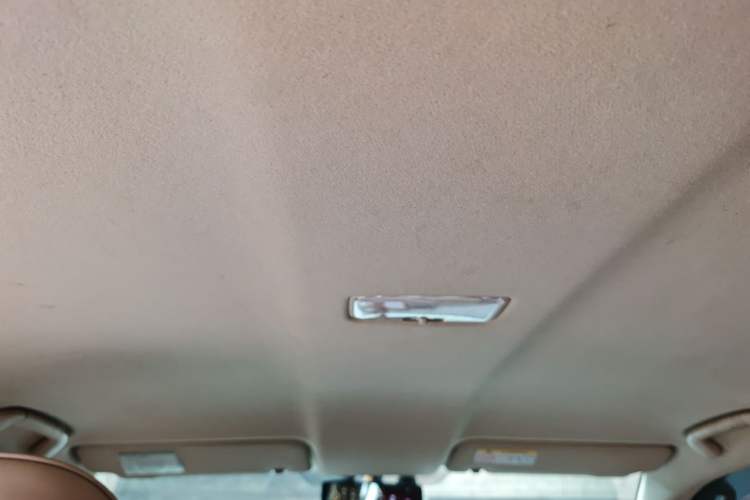 Used Toyota Land Cruiser 2015 4.0L V6 Middle East Low-Trim Version Headliner