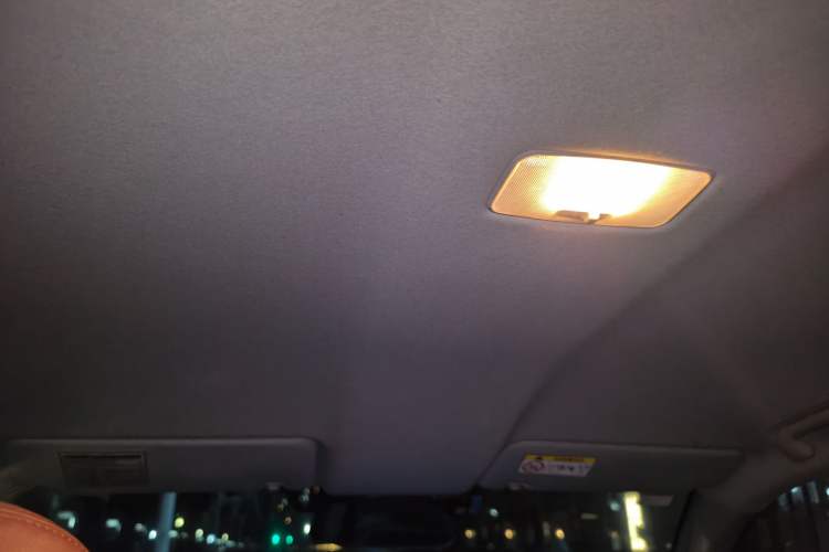 Used Toyota Land Cruiser 2015 4.0L V6 Middle East Low-Trim Version Headliner