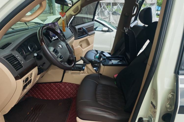 Used Toyota Land Cruiser 2015 4.0L V6 Middle East Low-Trim Version Left Front Seat