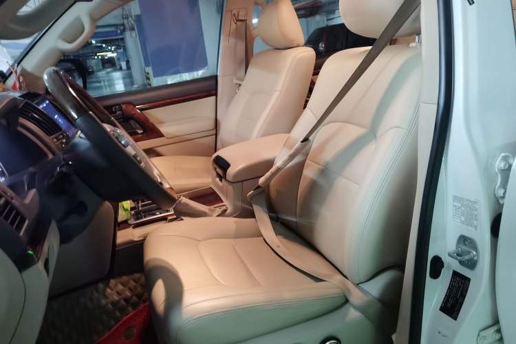 Used Toyota Land Cruiser 2015 4.0L V6 Middle East Limited Edition Left Front Seat