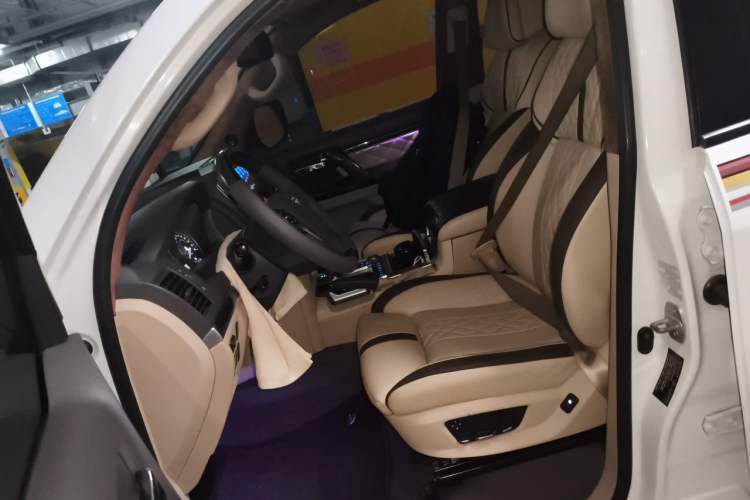 Used Toyota Land Cruiser 2015 4.0L V6 Middle East Low-Trim Version Left Front Seat