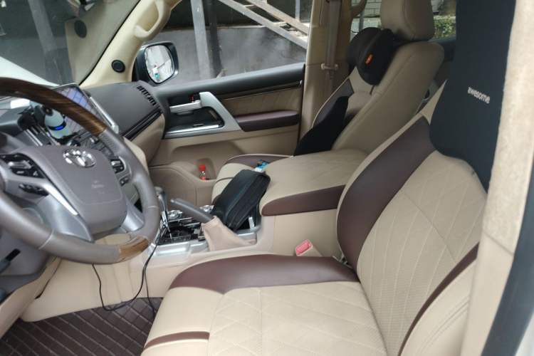 Used Toyota Land Cruiser 2015 4.0L V6 Middle East Low-Trim Version Left Front Seat