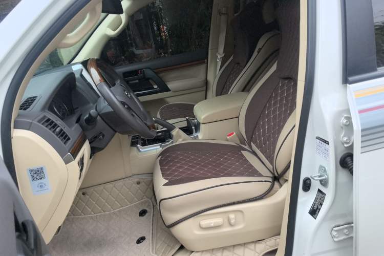 Used Toyota Land Cruiser 2015 4.0L 8-Seater Middle East Version Left Front Seat