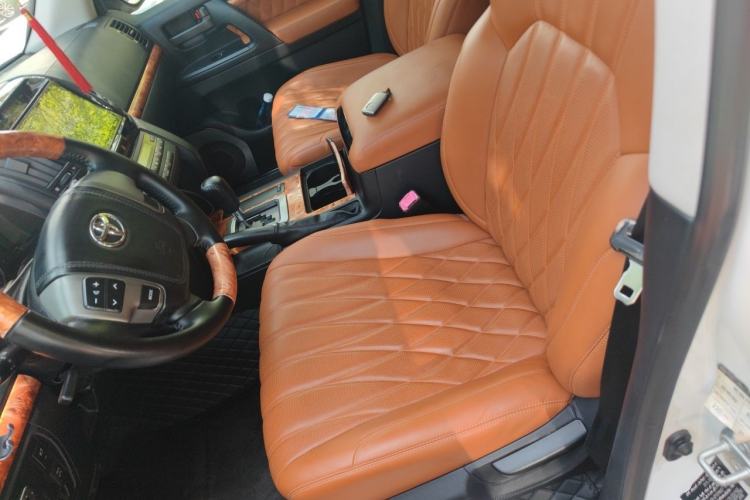 Used Toyota Land Cruiser 2015 4.0L 5-Seater Middle East Version Left Front Seat