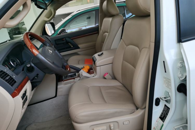 Used Toyota Land Cruiser 2015 4.6L V8 Low-Power Version Middle East Edition Left Front Seat